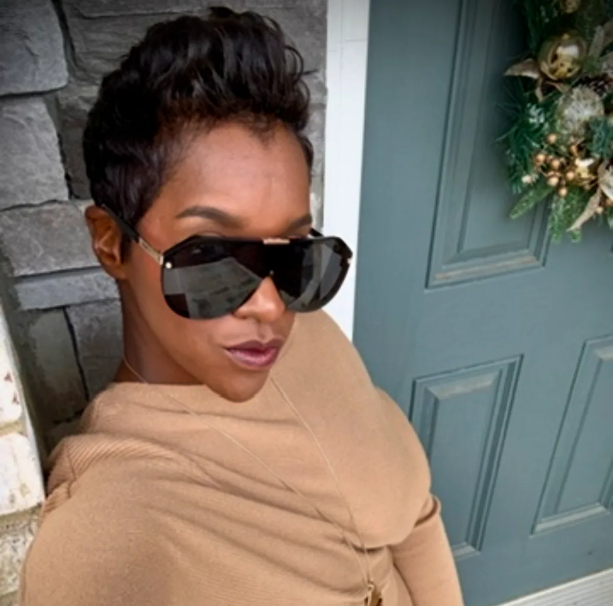 Short layered haircut with natural waves