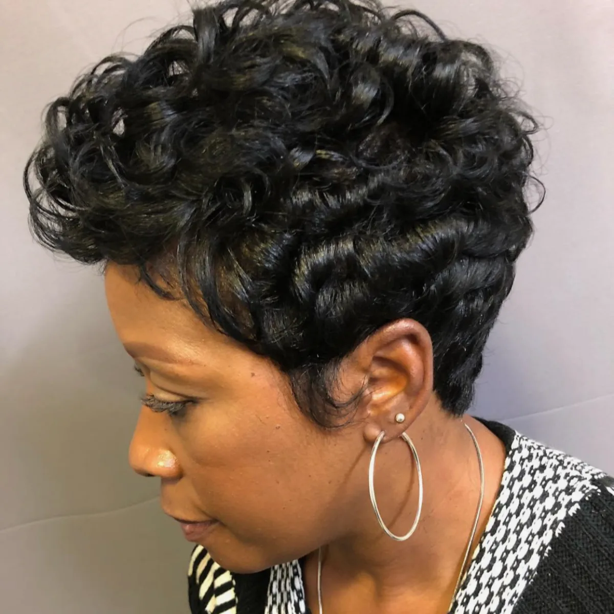 Short hairstyle with blended highlights
